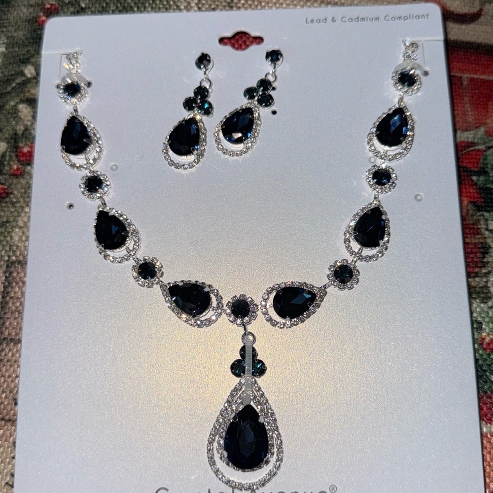 Two piece set crystal Avenue jewelry rhinestone blue earring, and neck necklace - Picture 3 of 9